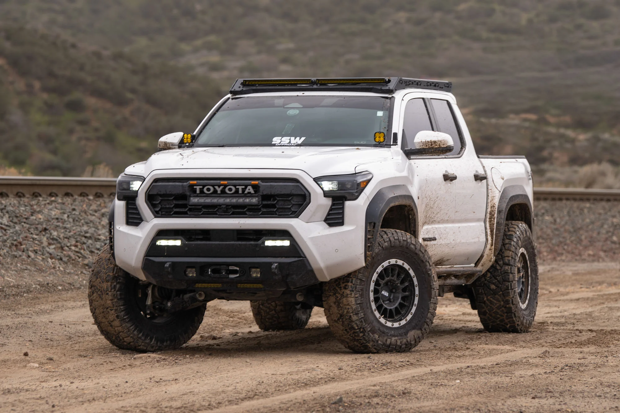 2024-2026 Toyota Tacoma Roof Rack Light Mount - Image 8